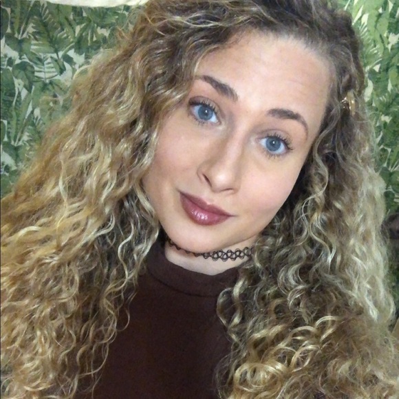 Meet your Posher, Hannah - Picture 1 of 1